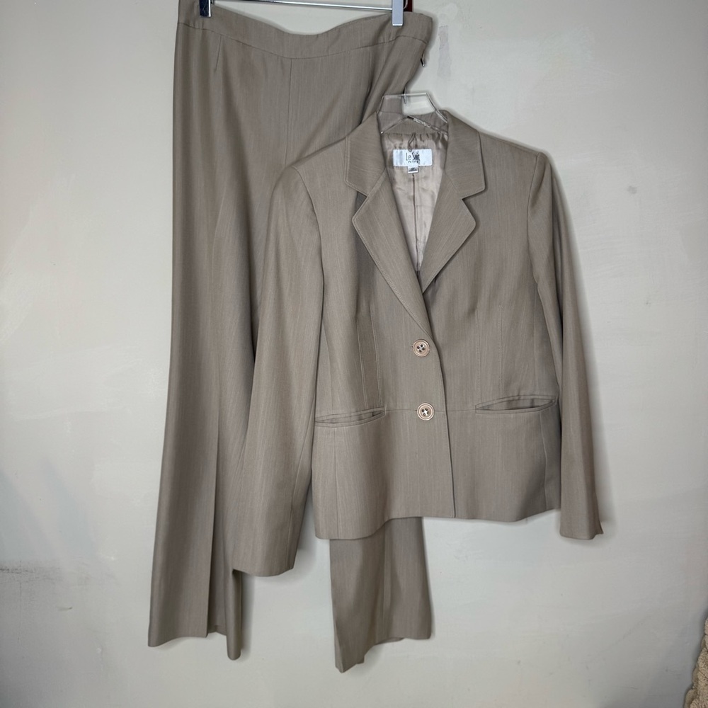 Dress Barn tan suit Pants and blazer size 10P